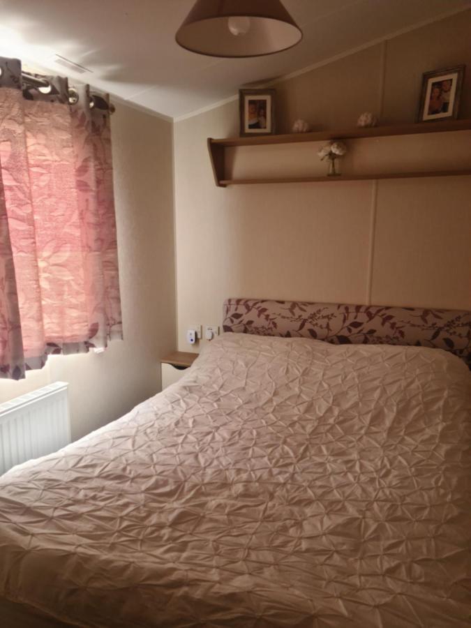 The Orchards Holiday Home แคลกตัน-ออน-ซี ภายนอก รูปภาพ