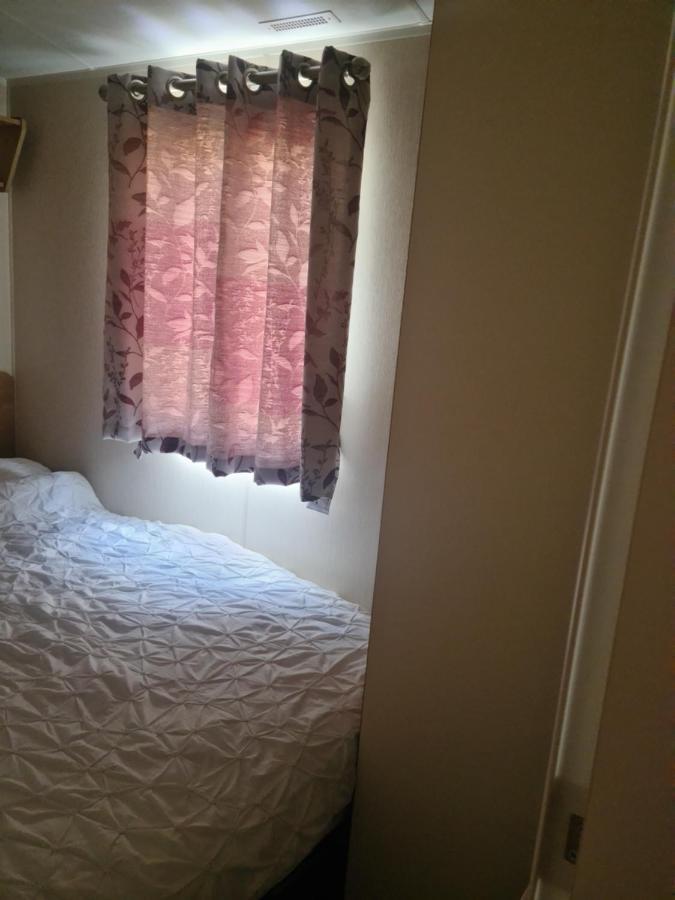 The Orchards Holiday Home แคลกตัน-ออน-ซี ภายนอก รูปภาพ