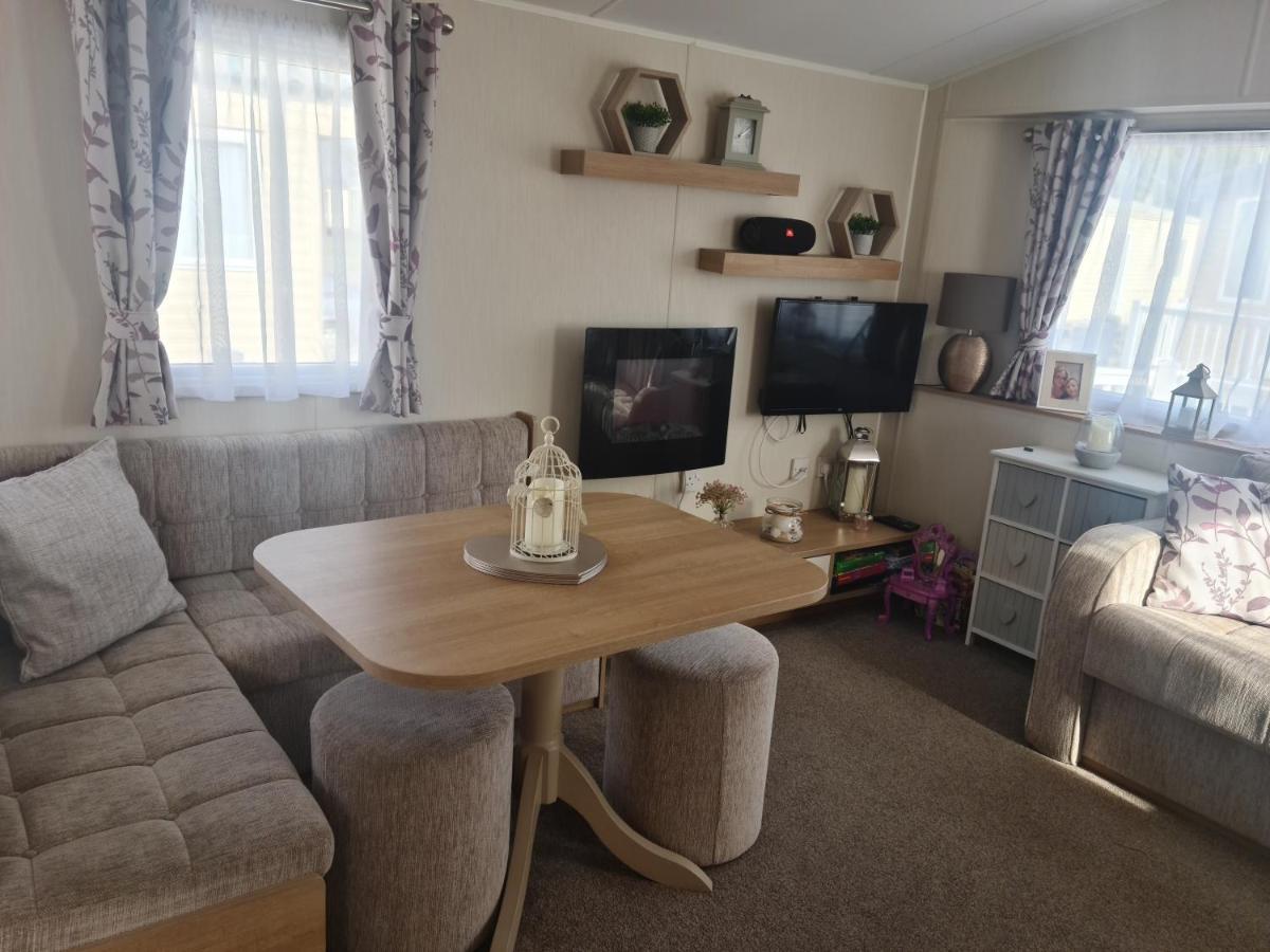 The Orchards Holiday Home แคลกตัน-ออน-ซี ภายนอก รูปภาพ