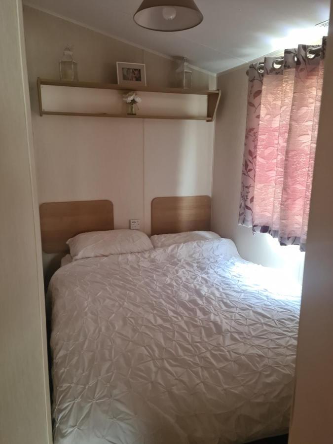 The Orchards Holiday Home แคลกตัน-ออน-ซี ภายนอก รูปภาพ