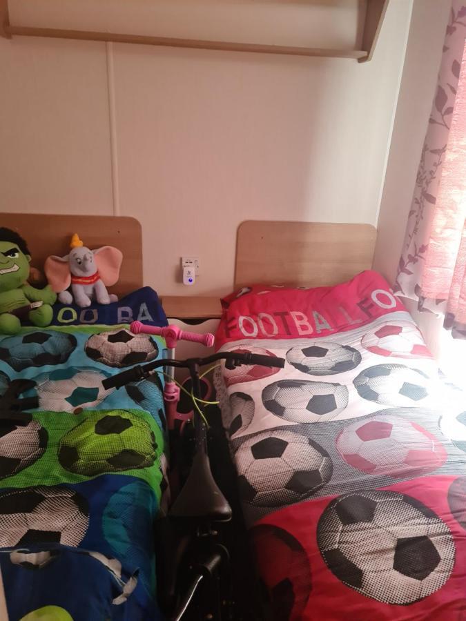 The Orchards Holiday Home แคลกตัน-ออน-ซี ภายนอก รูปภาพ
